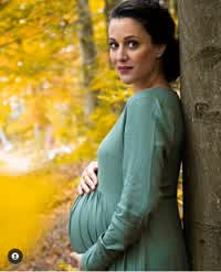 Portrait of Sarah Y., yoga teacher and Healthy Mama Happy Baby student